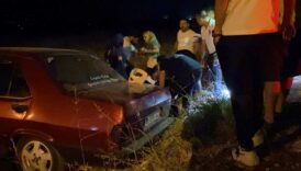 damadinin araciyla kacan adam tarlaya uctu aEajAxwS