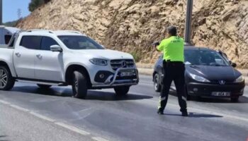 dilan citak sessizligini bozdu polislerin uzerine araba surmustu OVwVmAUq