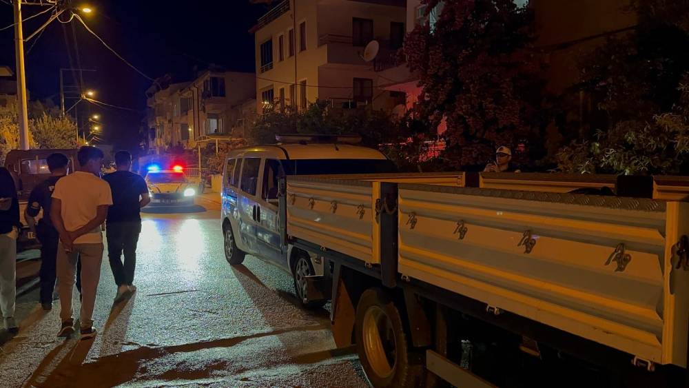 dur ihtarina uymayan kamyonet polisi alarma gecirdi barikat kurulan araca carpti 4 4fSDiBjs