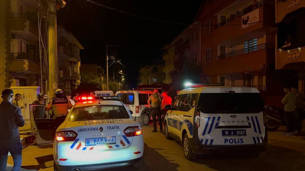 dur ihtarina uymayan kamyonet polisi alarma gecirdi barikat kurulan araca carpti 5 jffshr2r