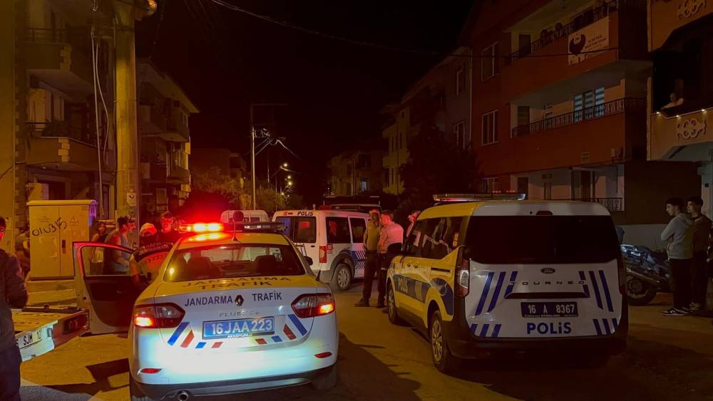 dur ihtarina uymayan kamyonet polisi alarma gecirdi barikat kurulan araca carpti 6 T575pepI