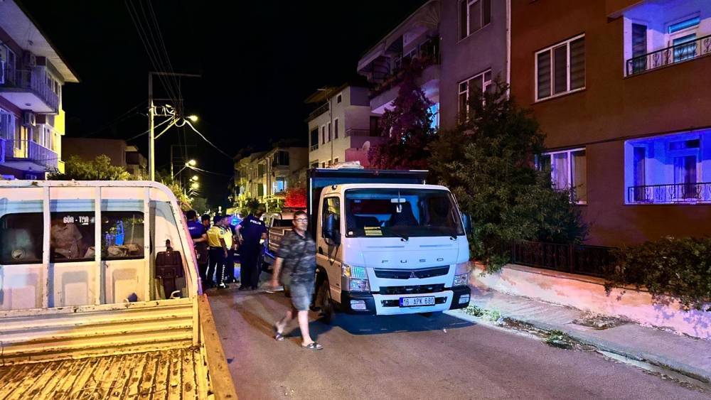 dur ihtarina uymayan kamyonet polisi alarma gecirdi barikat kurulan araca carpti 9 Ou76h8vH