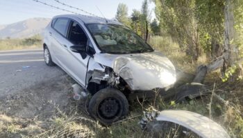 erzincanda trafik kazasi 2 yarali qFnVzr85