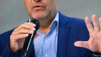 eski bakan milletvekilliginden istifa etti parti icinde buyuk kaos TUSu49jy