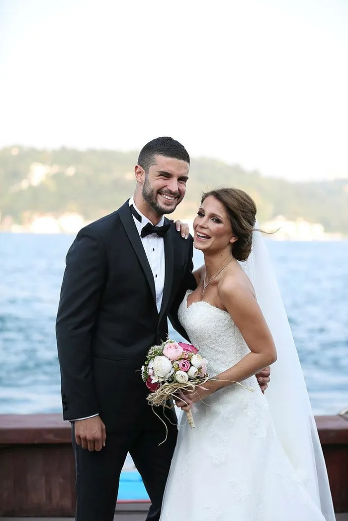 eski esini yildiz cagri atiksoy ile mi aldatti berk oktay jet hizinda aciklamada bulundu 2cQ2QXF5