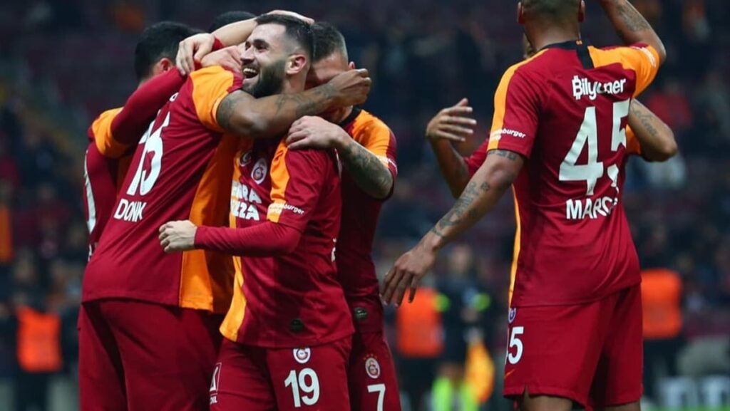eski galatasarayli istanbula dondu HvPWKc9D