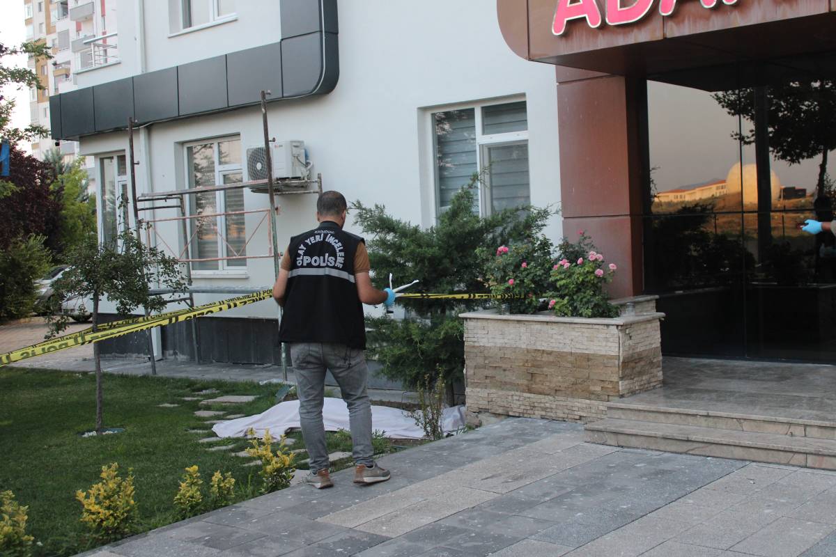 feci olum 8 kattan dustu 0 XQOUNGUE
