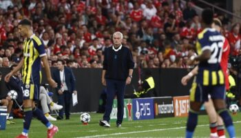 fenerbahceye sakatlik soku moraller yere cakildi uAOXvChk