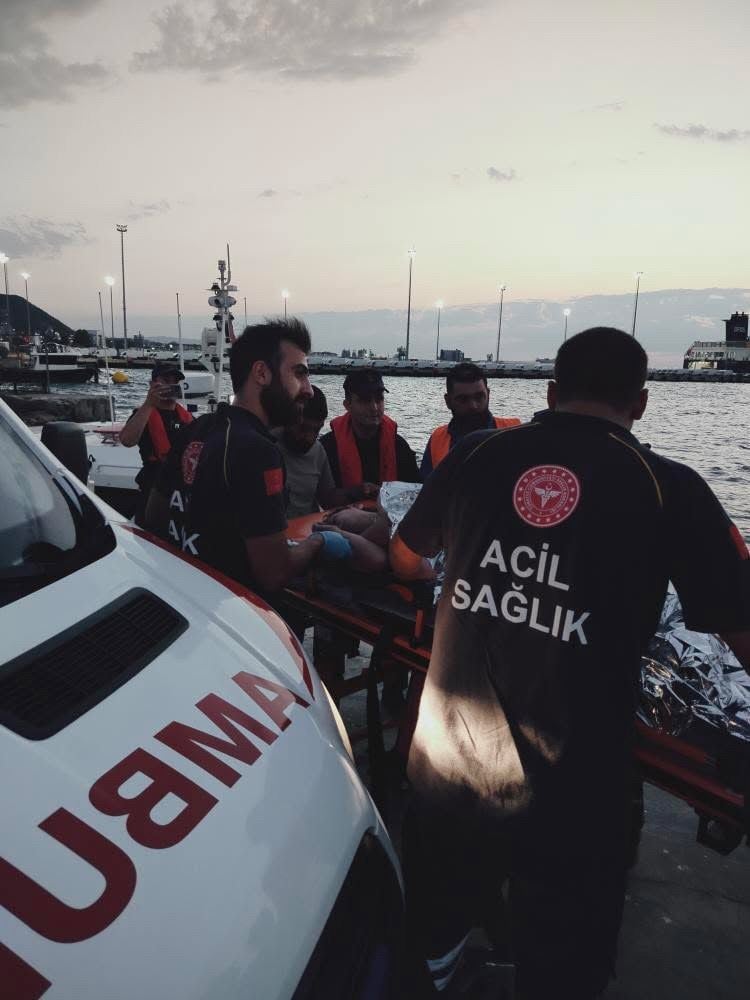 feribotta umutsuzluk herkesin gozu onunde kendini denize birakti 3 l9dWK99m