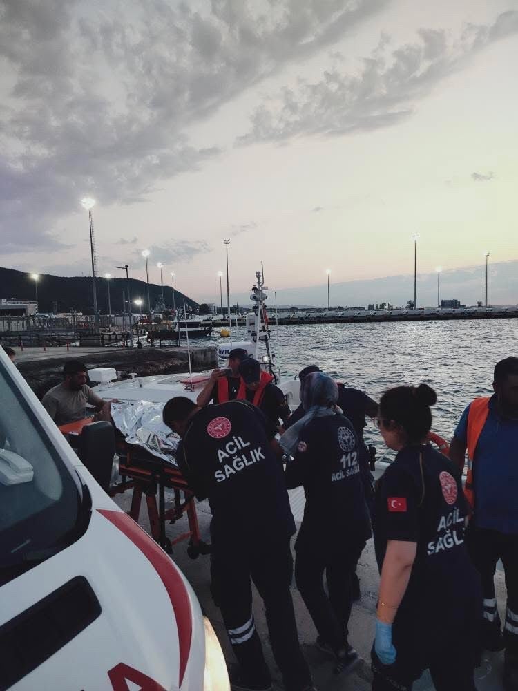 feribotta umutsuzluk herkesin gozu onunde kendini denize birakti 6 pgLeNtfB