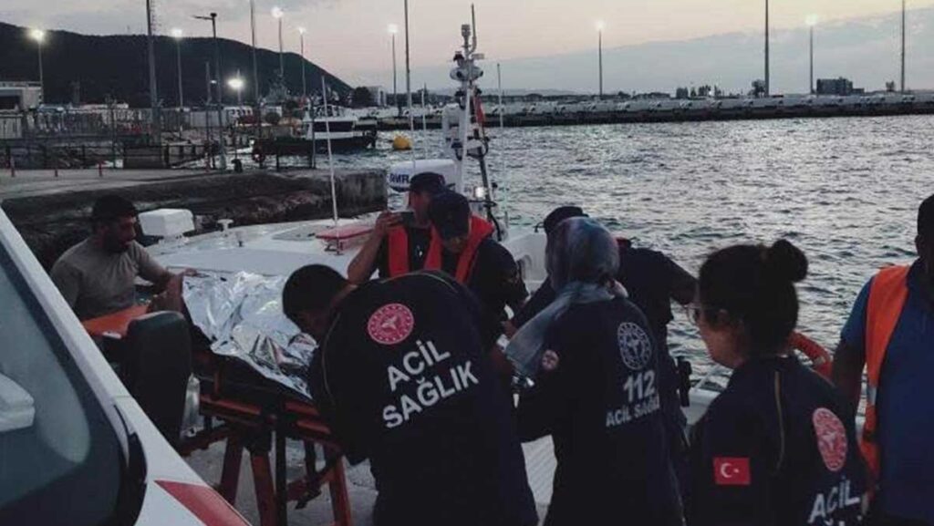 feribottan denize atlayarak intihara kalkisti YpjgOcFQ