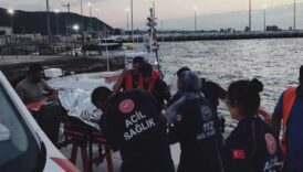 feribottan denize atlayarak intihara kalkisti YpjgOcFQ