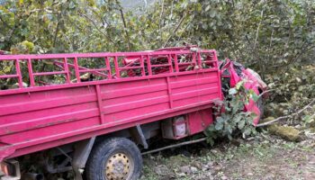 findik bahcesinde can pazari kamyonet bahceye devrildi AFv9z1HK