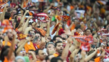 galatasaray taraftari onu unutmadi yildiz isim rams parkta isliklandi 1yI8kIJN