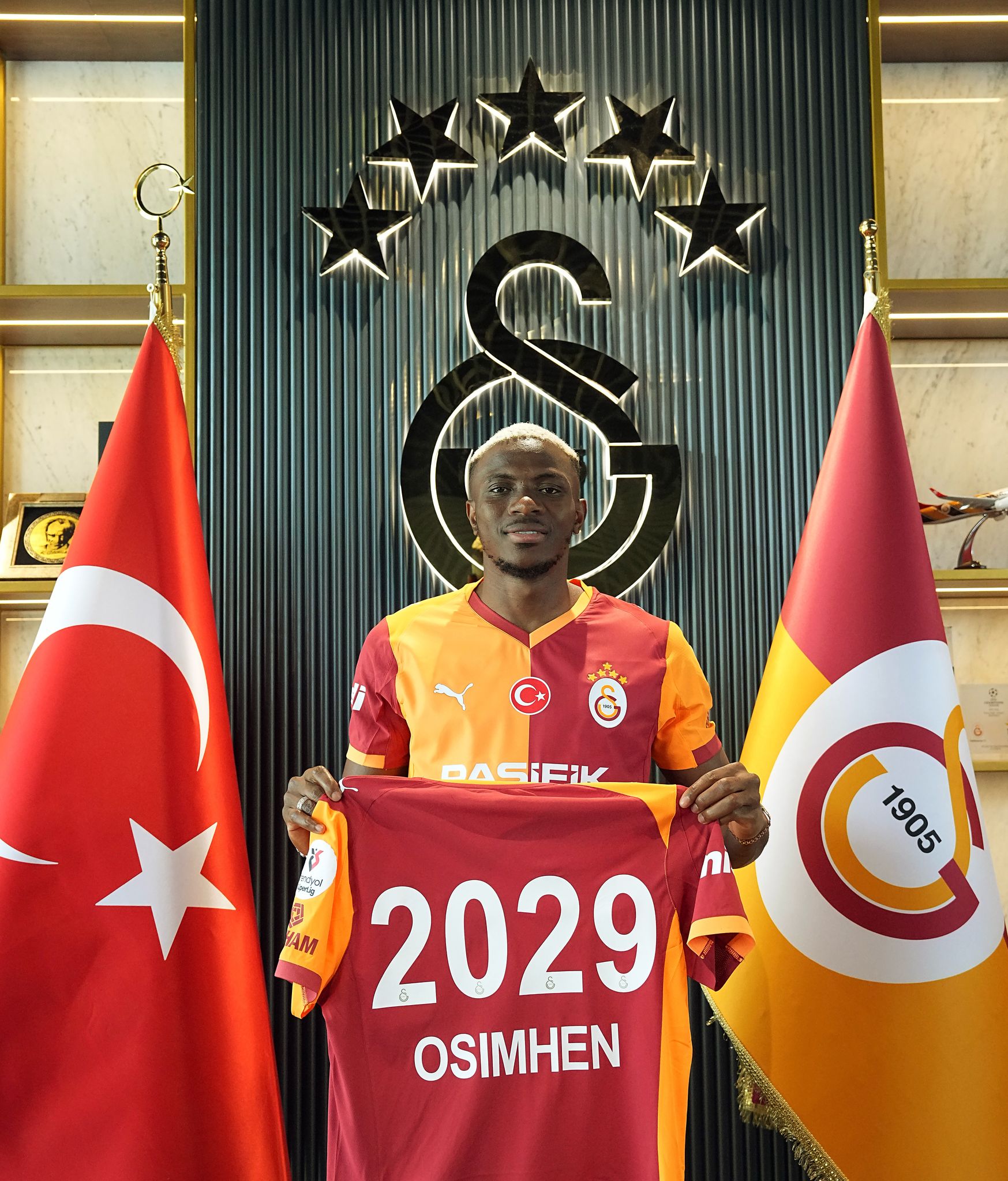 galatasaray tarihi transferi duyurdu iste osimhenin maasi 0 QaKmXnqK