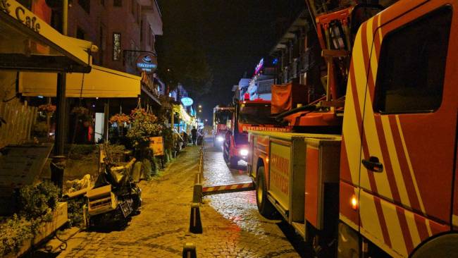 gece yarisi fatihte yangin alarmi 0 Tj4BHj4P