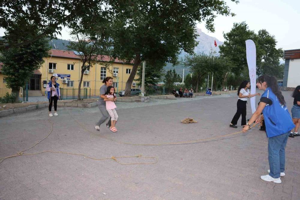 gezen sinema tiri pozantida cocuklar eglendi aileler izledi 0 698ZIcdT