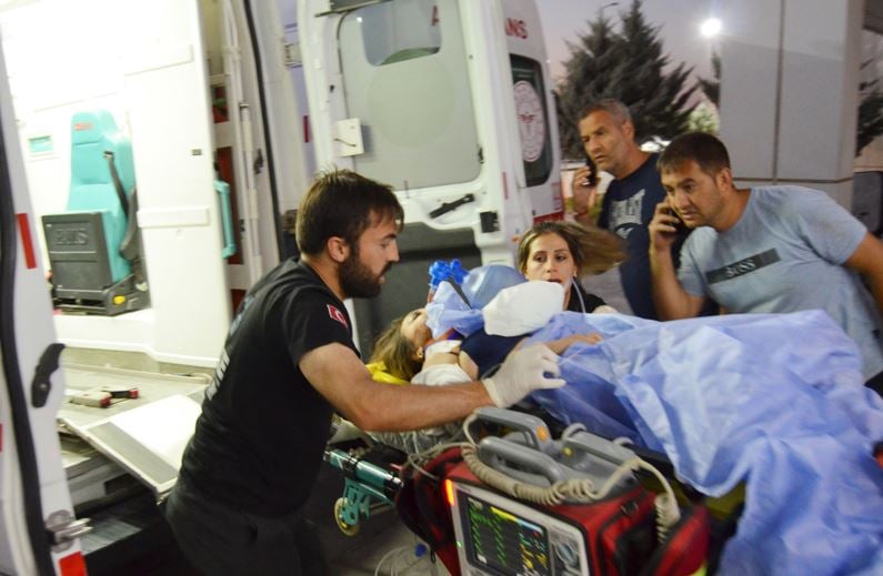 gurbetcilerin memleket ziyareti kabusa dondu 2 olu 3 yarali 0 lUXwjP7J