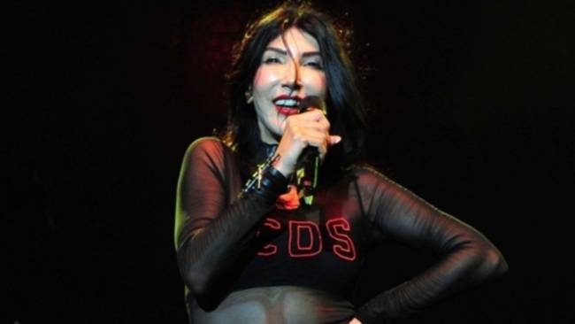 hande yenerden sahnede diploma gondermesi 0 8EqQOTzE