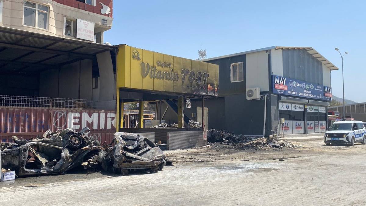 hatayda yangin isyeri ve hurda araclar kule dondu 2 sOdujPYM