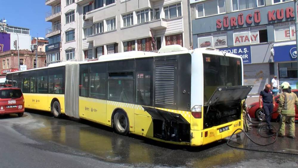 iett otobusu bir anda alev aldi kahraman sofor faciayi onledi istanbulun gobeginde korku dolu Utkjd3z1
