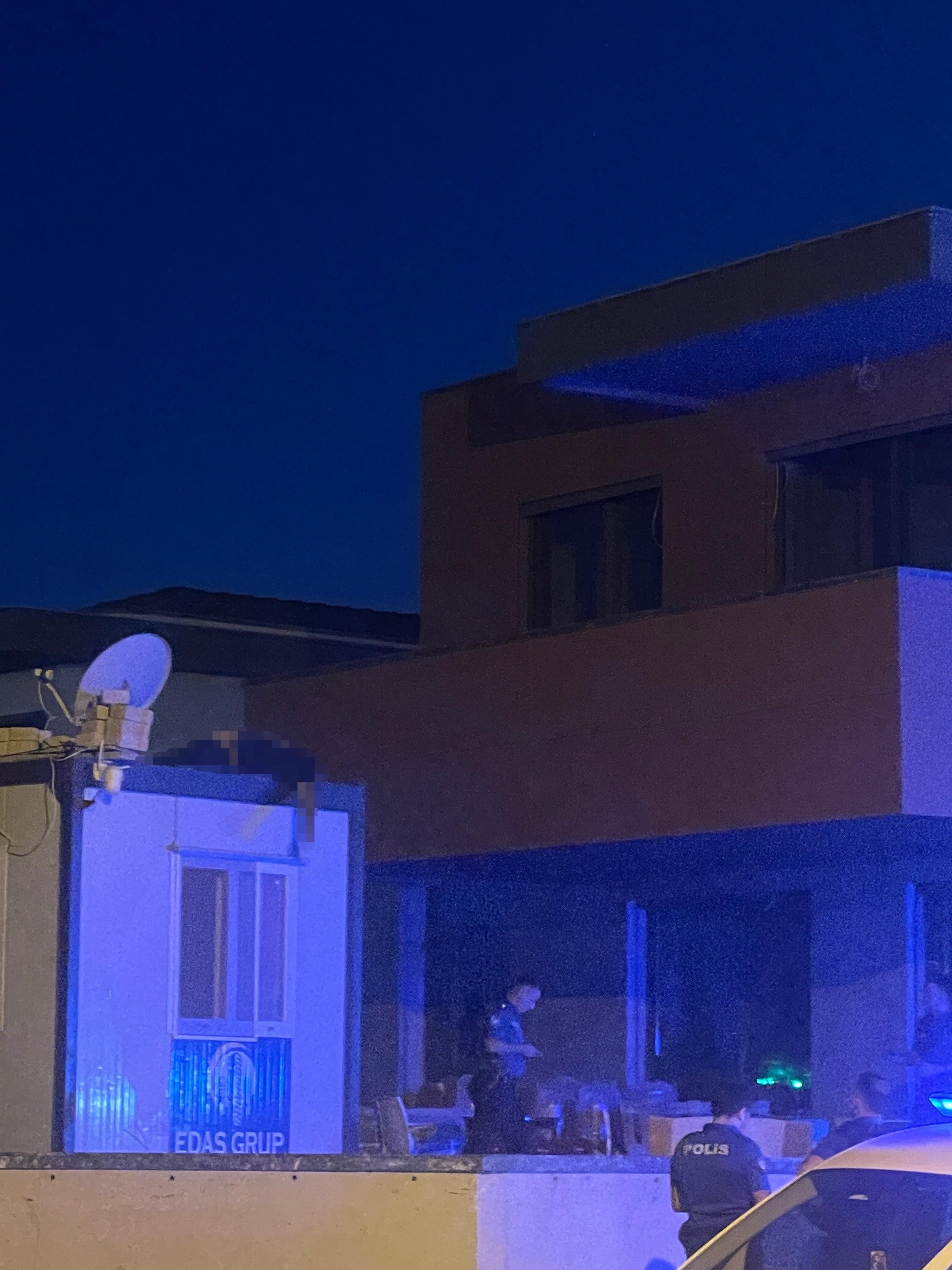 insaatta korku dolu anlar konteynerin ustunde ceset bulundu 1 VhMBtIGb