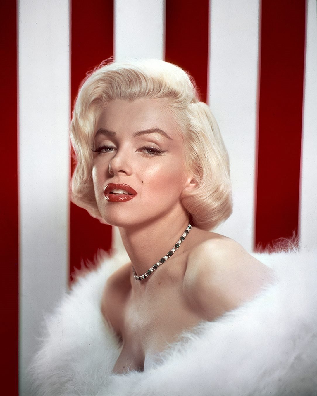 intihar mi degil mi marilyn monroenun olumundeki sir perdesi aralaniyor mu adli tabip SwiU5yyO