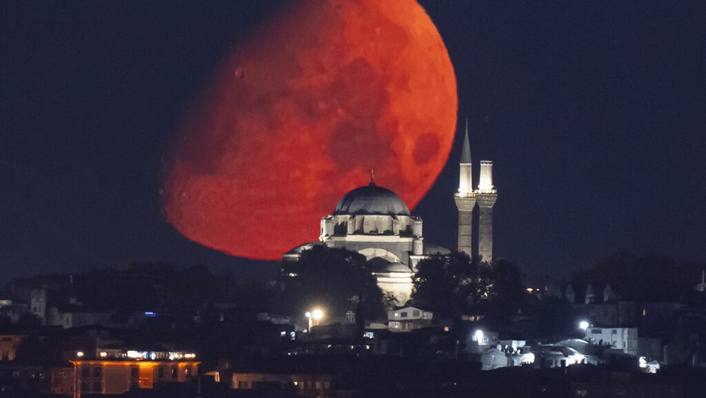 istanbulda ay beyazit camisi ile birlikte goruntulendi BChvXeGL