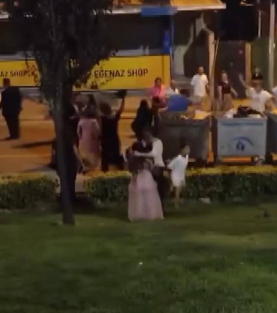 istanbulda dugun cikisinda dehset kadinlar ve cocuklar da dahil oldu 1 girKnYHY