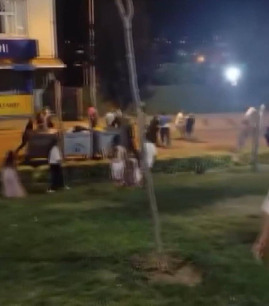 istanbulda dugun cikisinda dehset kadinlar ve cocuklar da dahil oldu 2 Dt2zR2c4