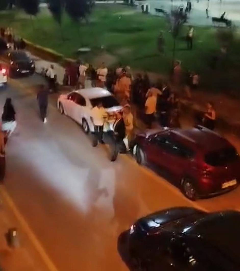 istanbulda dugun cikisinda dehset kadinlar ve cocuklar da dahil oldu 5 XnVzp9hs