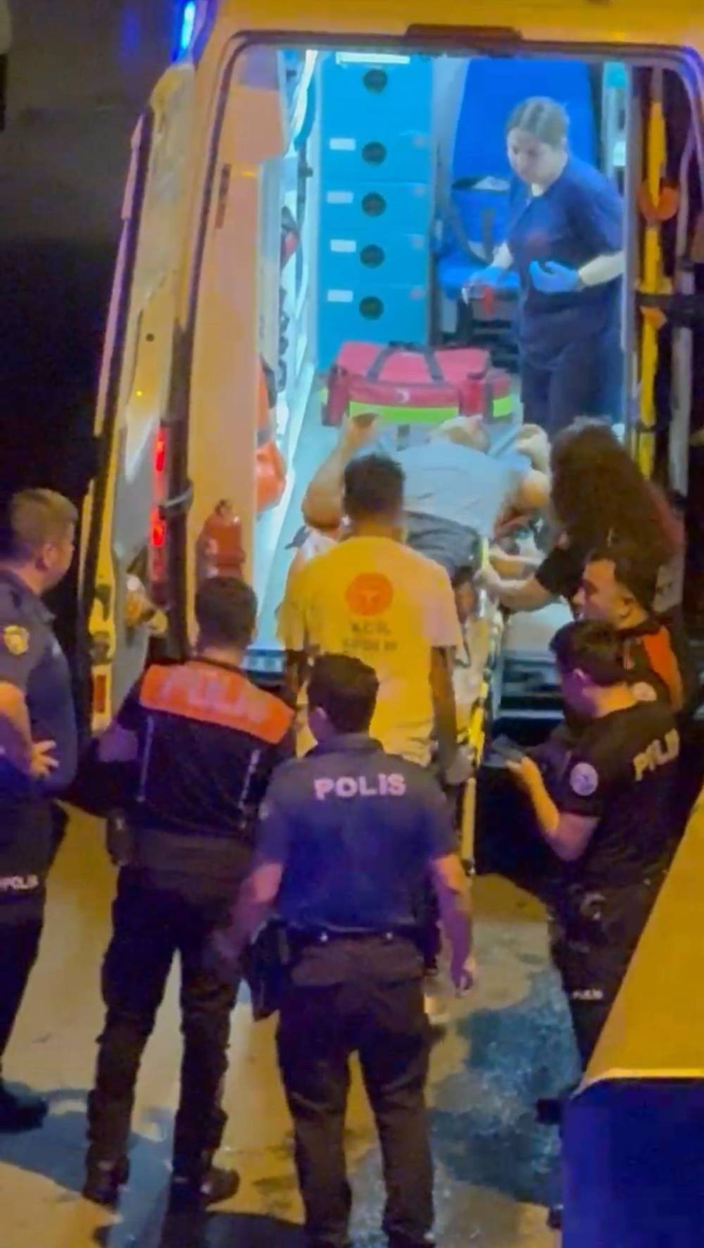 istanbulda evde kanli kavga gecenin sessizligi silah sesiyle bozuldu yaralilar var 2 Kgqqn7Re