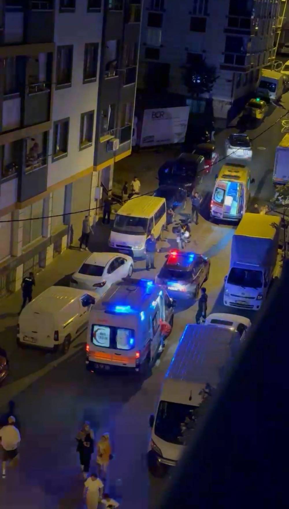istanbulda evde kanli kavga gecenin sessizligi silah sesiyle bozuldu yaralilar var 4 N7h28m2B