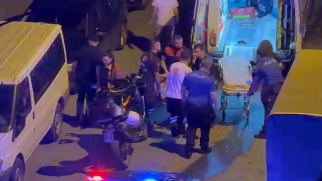 istanbulda evde kanli kavga gecenin sessizligi silah sesiyle bozuldu yaralilar var fgdaAKKi