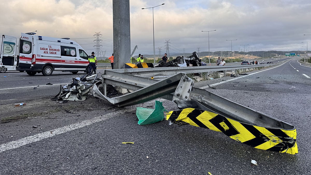 istanbulda feci kaza arac takla atti 0 zkmCtAnd