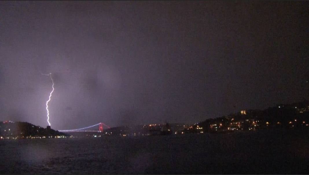 istanbulda simsekler geceyi aydinlatti 5 9vipXHmJ
