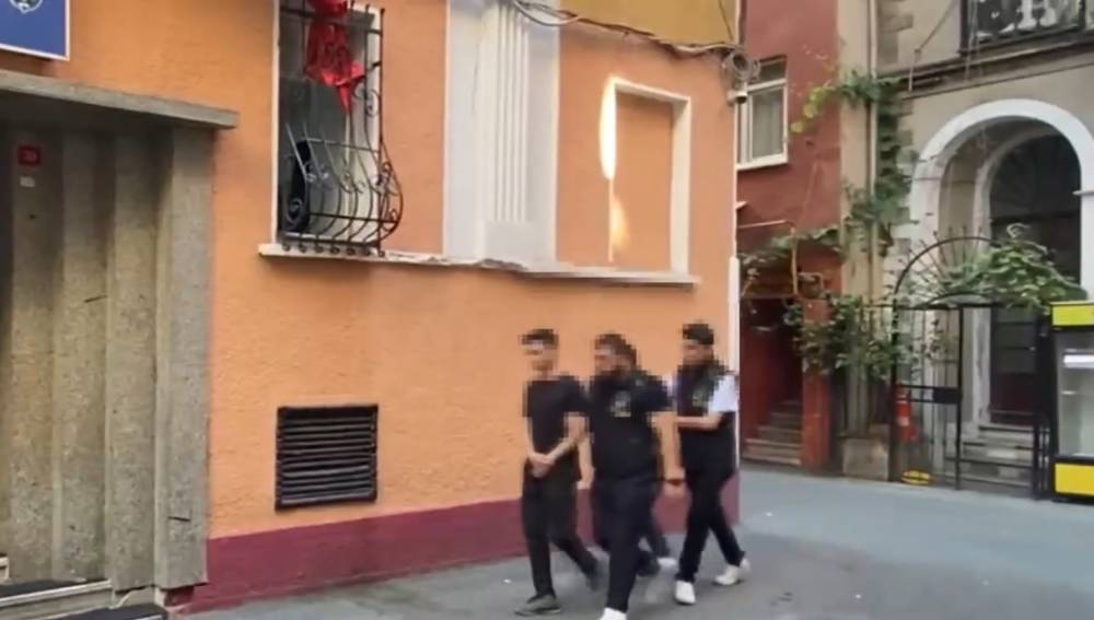 istanbulun en islek caddesi kapkac soku turistin cantasi caldi 2 H5wIYTZA