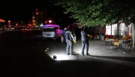 kagit toplayicilari sokak ortasinda silahla catisti zhnyGykT