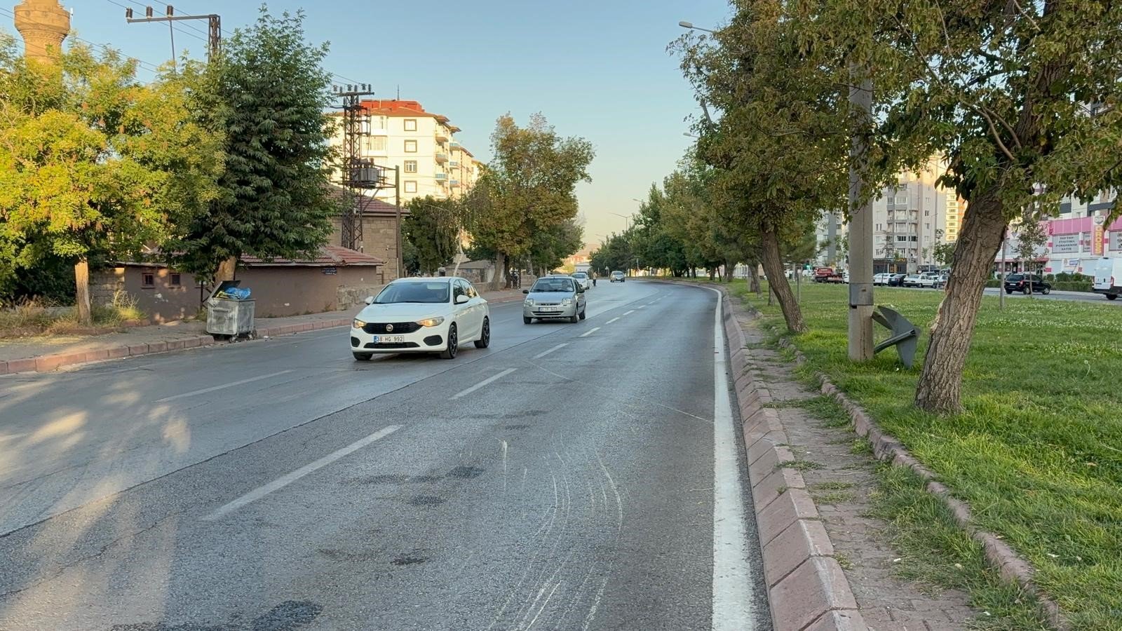 kamyonet ile otomobil birbirine girdi yaralilar var 1 6vI74gX3