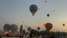 kapadokyada 30 agustos coskusu balonlar turk bayraklari ile havalandi iwvFuyAG