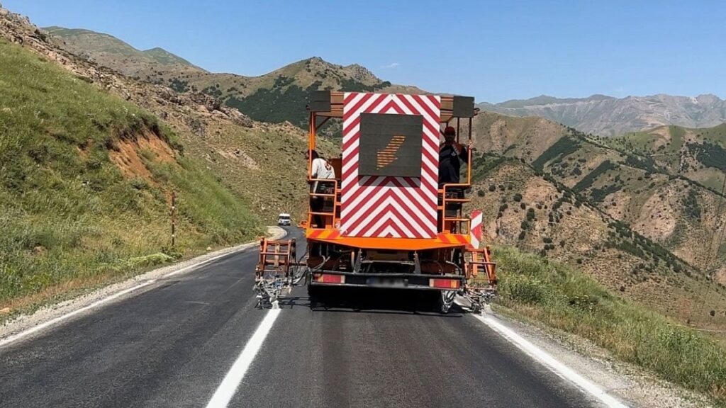 kara yollarinda calisma yapilan yollar duyuruldu suruculere uyari yavas gidilmeli 8 agustos 2025 rRwYDH9X