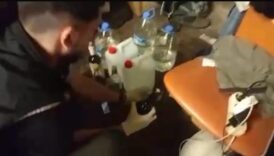 kayseride sahte alkol ureten sahis yakalandi TnkIYQfg