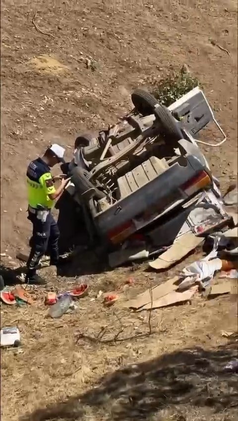 kiz isteme yolunda kaza sarampole devrildi cok sayida yarali var 0 EUdBwE1f