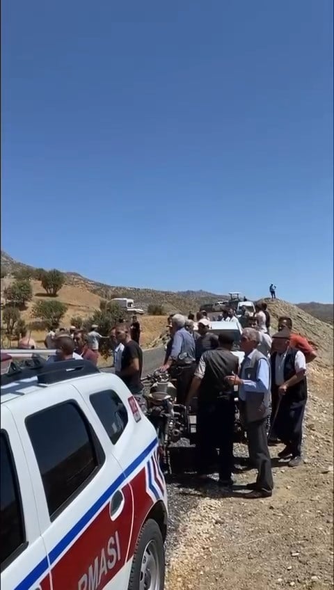 kiz isteme yolunda kaza sarampole devrildi cok sayida yarali var 2