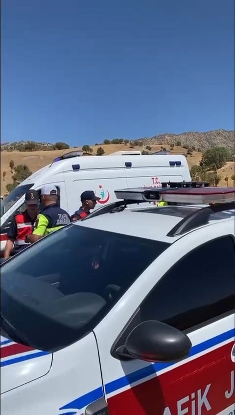 kiz isteme yolunda kaza sarampole devrildi cok sayida yarali var 4 S56v27Zc