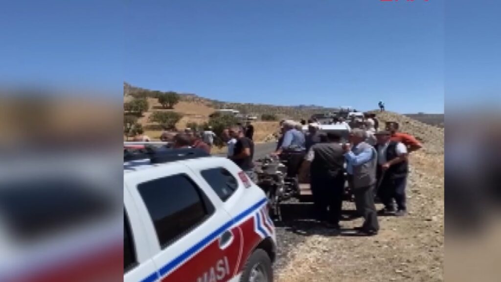 kiz isteme yolunda kaza sarampole devrildi cok sayida yarali var ctUJ73Oc