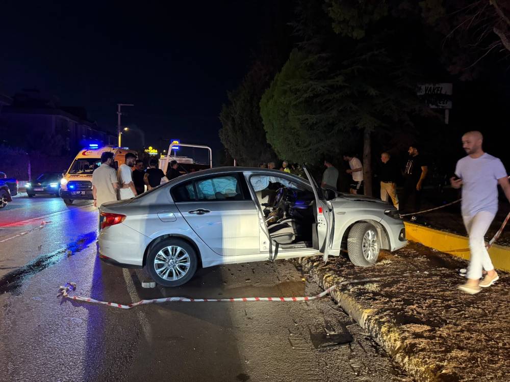 kocaelide 2 otomobil carpisti yaralilar var 2 AgtiIaEb
