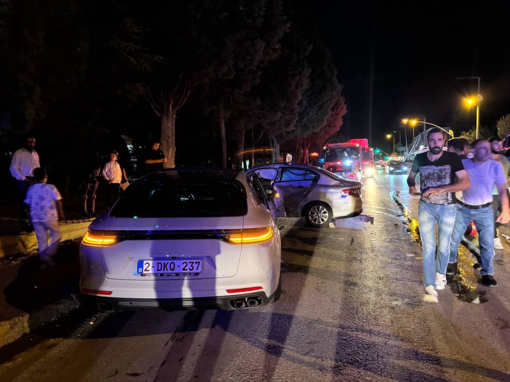 kocaelide 2 otomobil carpisti yaralilar var 4