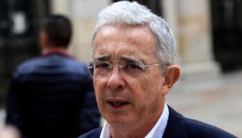 kolombiyada eski cumhurbaskani uribeye verilen ev hapsi kaldirdi h76izCDb