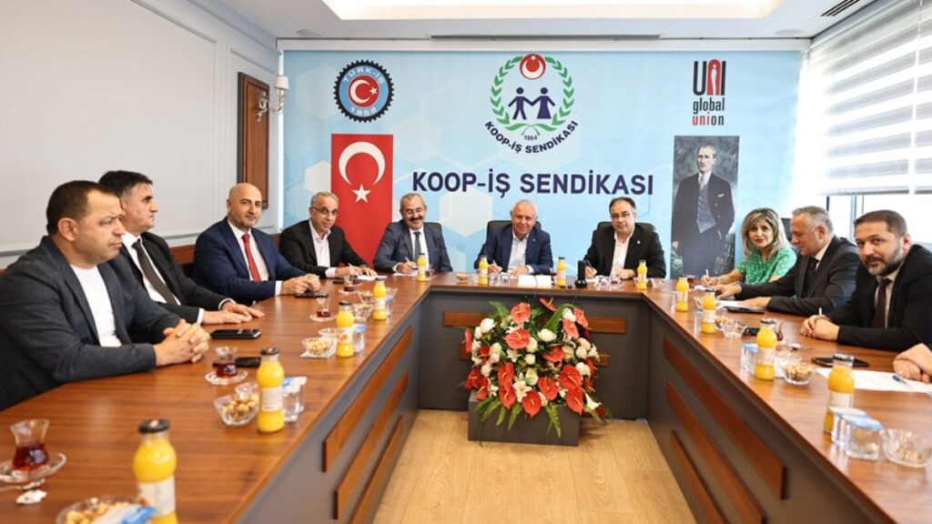 koop is sendikasindan grev karari insan onuruna yarasir bir ucret icin mucadeleye devam edecegiz Lkp27B8i